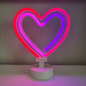 Spritz Pink Neon Heart Light